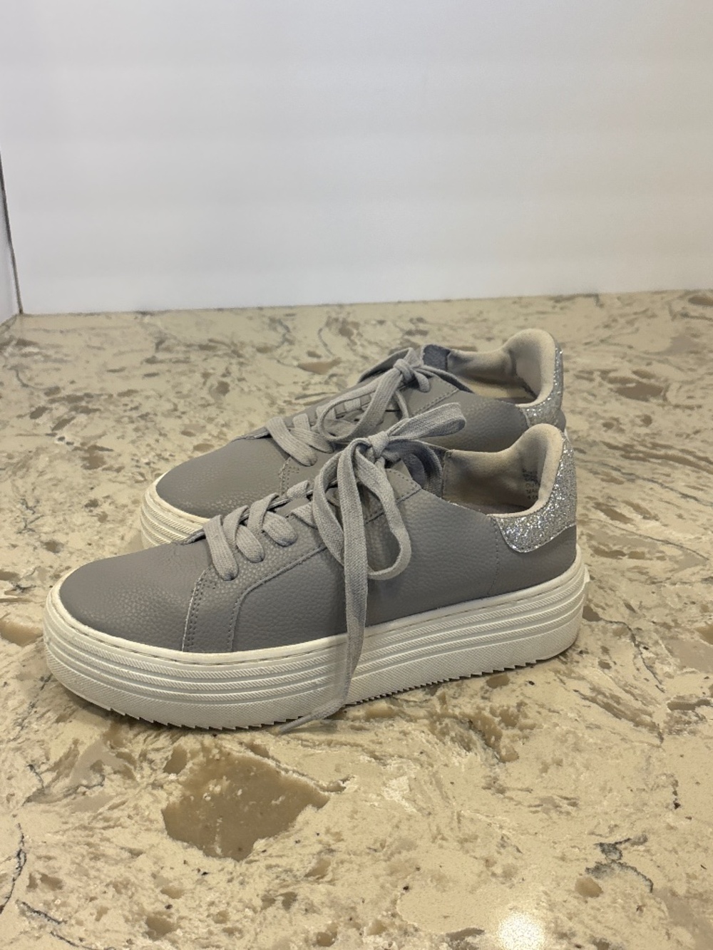 Joy Mangano Performance Comfort Grey Leather Sneakers Sparkly Glitter Heel 8.5